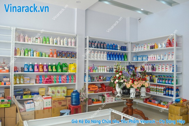 Kệ để hàng tại cửa hàng, đại lý